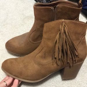 Women’s size 10 booties